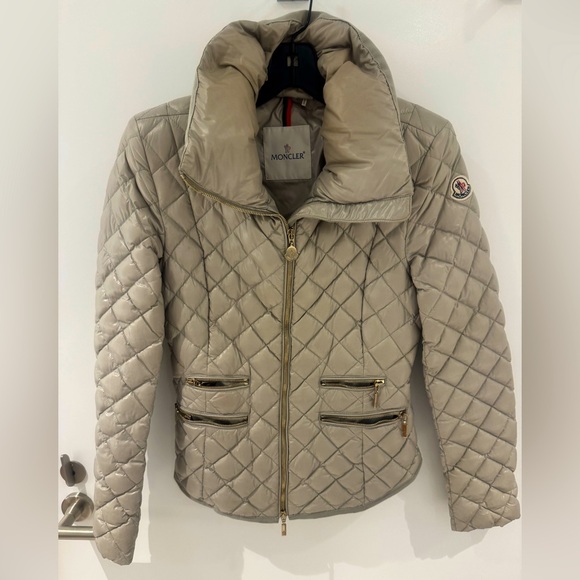Moncler Jackets & Blazers - Moncler
Guery Giubbotto Down Jacket